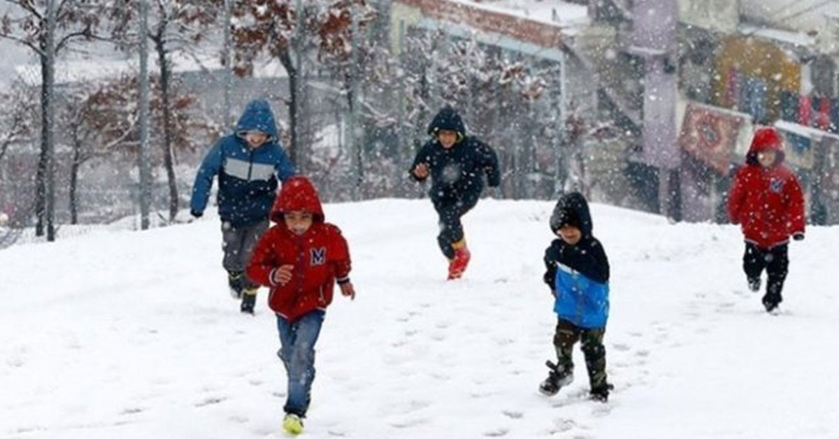 Bitlis'te eğitime kar engeli