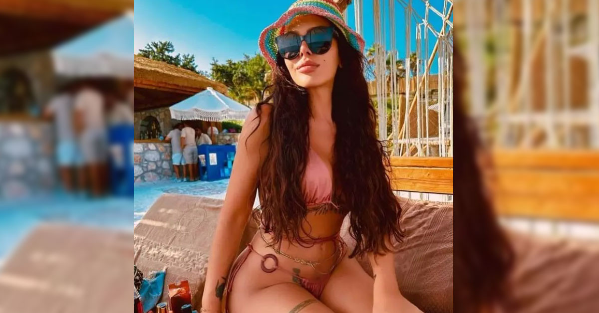 Selin Ciğerci'den iddialı yaz pozları