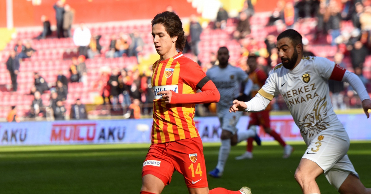 Emre Demir Kaç Yaşındadır?