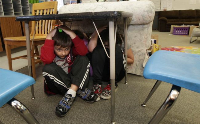 “Binalar Çökerken Basitçe “Çömelen Ve Korunan” Kişiler İstisnasız Her Defasında Ezilerek Ölüyorlar.