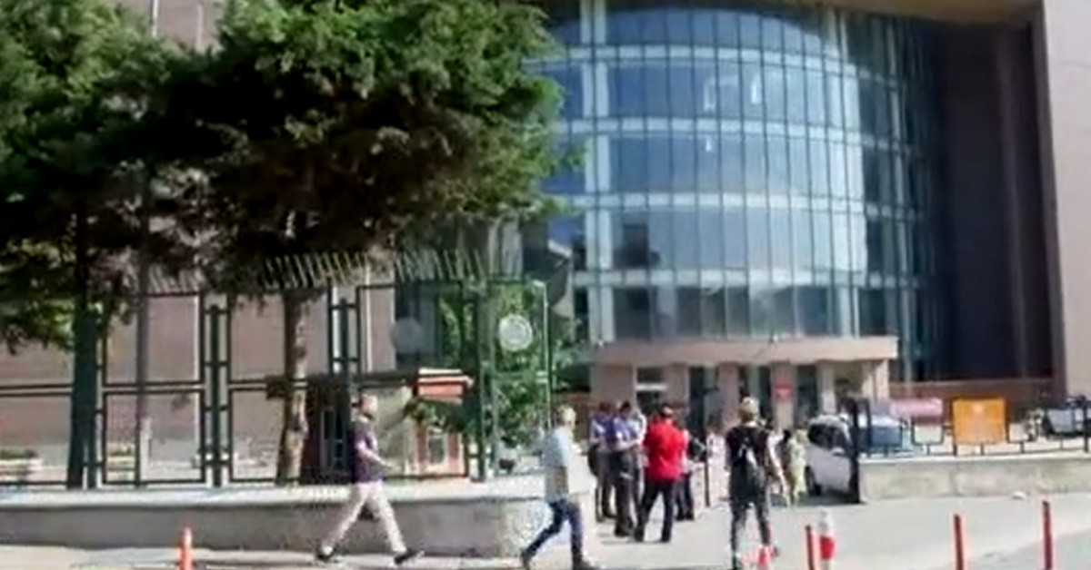 Tehdit mesajları alıyordu