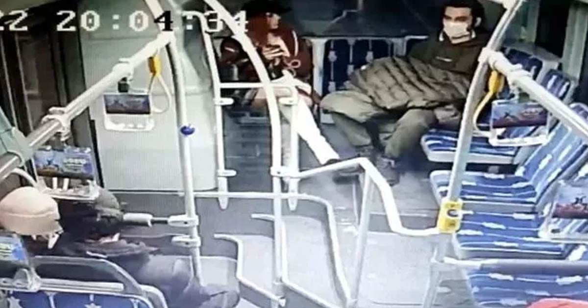 Adam sesler çıkarmaya başladı