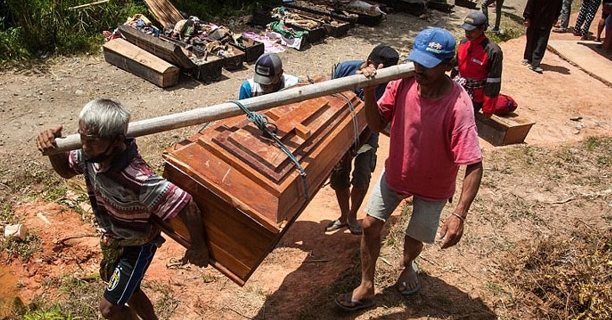 Cesetleri evde tutuyorlar