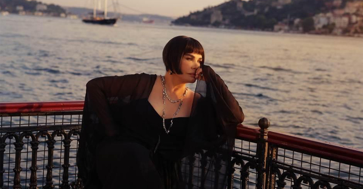 EVİNİN ÖNÜNDE PROTESTO EDİLDİ