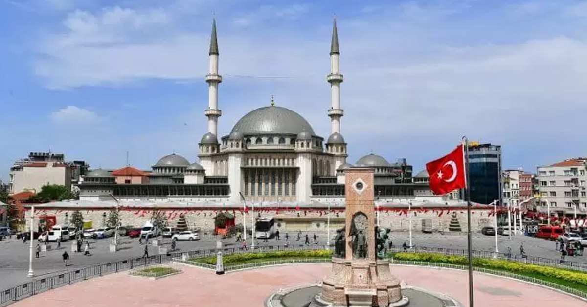 28 Mayıs 2021: Taksim Camii İbadete Açıldı