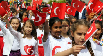 23 Nisan Çocuk Bayramı için kız ve erkek çocuk kostüm önerileri