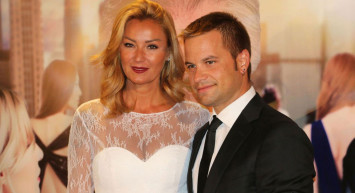 47'lik Pınar Altuğ göğüs dekolteli poz verdi sosyal medya çıldırdı erkekler alev atmaktan yandı kavruldu