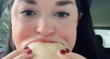 6.52 cm ağız genişliği ile Guinness Rekorlar kitabına girdi