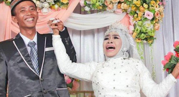 80'lik nine torunuyla evlendi