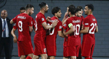 A Milli Takım'ın yıldız futbolcusu Hakan Çalhanoğlu'nu PSG transfer etmek istiyor!