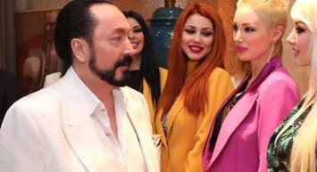 Adnan Oktar'ın kediciklerle yaptığı fantaziler hayrete düşürdü