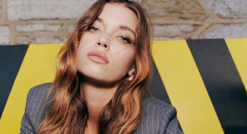 Afra Saraçoğlu masajın keyfini böyle çıkardı: Üstünü havluyla kapattı, adeta kendinden geçti!