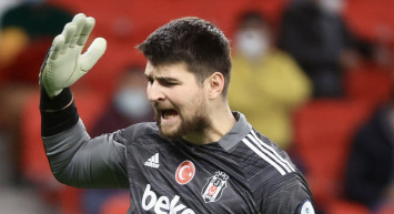 Ahmet Çakar, Beşiktaş Kalecisi Ersin Destanoğlu'nu Ağır Sözlerle Eleştirdi!