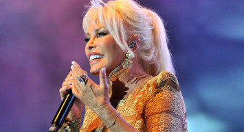 Ajda Pekkan'dan samimi itiraf: Anne olmak içimde bir ukde...