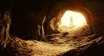 Akılalmaz olay! Mağaranın önünden geçen kadın gizemli bir ses duydu: ‘Sadece 8 dakikan var!’ 