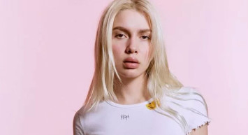 Aleyna Tilki'nin son pozu takipçilerine pes dedirtti! Kalçasını gösteren güzel şarkıcı sosyal medyada linç edildi