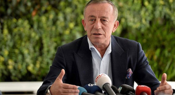 Ali Ağaoğlu kalp krizi geçirdi hastaneye kaldırıldı