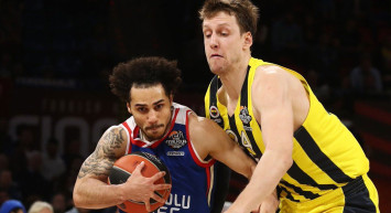 Anadolu Efes'in yıldızı Shane Larkin'in ismi transferde Fenerbahçe Beko ile geçiyor!