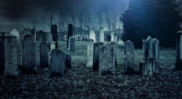 Annesinin mezarına kamera koydu ve gördükleri karşısında şok oldu!