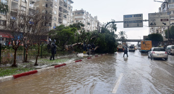 Antalya'da Beklenen Oldu! Fırtına ve Sağanak Etkisni Gösterdi