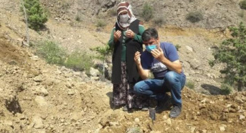 Artvin'de 10 yıl sonra eşini tekrar toprağa verdi!