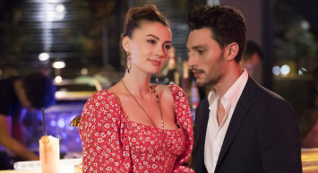 Aşk Mantık İntikam’ın aşkı gerçek mi oldu? Ünlü oyuncu Burcu Özberk gerçeği ağzından kaçırdı