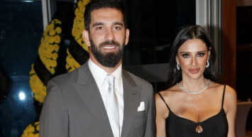 Aslıhan-Arda Turan Çifti Evlerini Paylaştı! Lüks Villa Dikkat Çekti