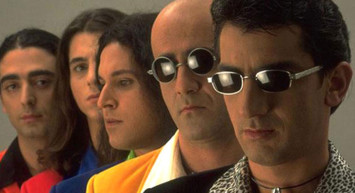 Ayna grubunu yıllarca kör sandık meğerse gözlük takmalarının nedeni yıllar sonra ortaya çıktı! Hiç kimse tahmin edemez