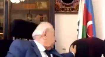 Azerbaycanlı Eski Milletvekili, Kamera Karşısındaki Hareketi Tepki Topladı