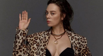 Bahar ile ekranlara dönen Demet Evgar'ın güzelliği meğer anneden mirasmış! ''Genetik güzellik!''