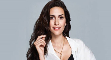 Bergüzar Korel'den duygulandıran paylaşım: Oğlu Ali boyunu geçti!