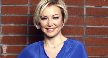 Berna Laçin'den korkutan haber! Apar topar hastaneye kaldırıldı: Yürümesi dahi yasaklandı!