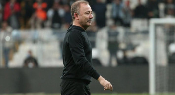 Beşiktaş Efecan Karaca'yı Transfer Etmek İstiyor!