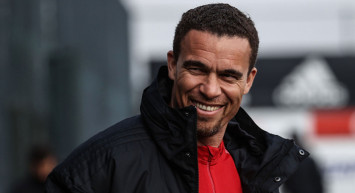 Beşiktaş, Teknik Direktör Valerien Ismael'in isteği doğrultusunda Riechedly Bazoer'i transferde gözüne kestirdi!