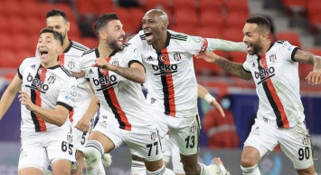 Beşiktaş'ta Emirhan İlkhan'ın iç transferinde anlaşma sağlandı! Genç futbolcunun sözleşmesi uzatıldı