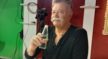 Beyin kanaması geçirmişti: Nuri Alço'nun eşi Burcu Alço usta sanatçı için dua istedi!