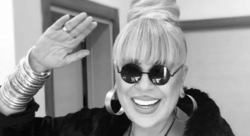 Bir süredir sağlık sorunları ile boğuşan Zerrin Özer'den üzen haber geldi daha fazla dayanamadı