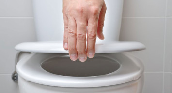 Birçok kişi bunu bilmiyor! Sifonu çektikten sonra klozetin kapağını kapatmamak o hastalığa neden oluyor