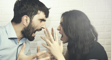 Bolu’da Kıskançlık Krizine Giren Kadın Sevgilisini Bıçakladı