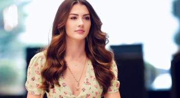 Burcu Özberk’in mayolu pozu nefes kesti! Ünlü oyuncu bu kez açmadık yerini bırakmadı! Erkek takipçilerinden yorum yağdı