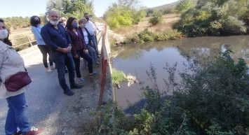 Bursa'da Bulunan Köye Gelenler Dakikalar Sonra Burnunu Tutarak Kaçıyor