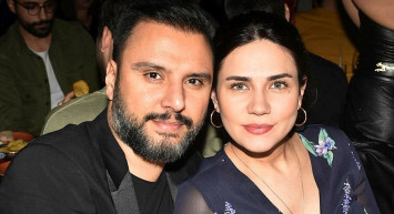 Buse Varol'la boşanmanın eşiğinden kıl payı dönen ünlü şarkıcı Alişan eşinin doğum gününü büyük aşkla kutladı