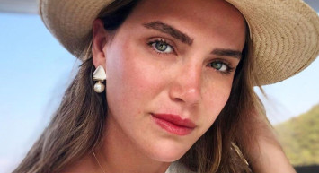 Ceyda Ateş Amerika'da yaşamasına rağmen kızıyla İngilizce konuşmuyor: Türk olduğumuz için gurur duyuyoruz!