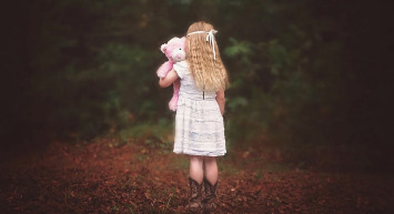 Çocuğunu Kendi Sevgilisiyle Birlikte Olmaya Çalışan Kadına Ceza Yağdı