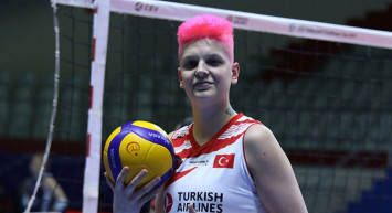 Çorap değiştirir gibi sevgili değiştiriyor! Ünlü voleybolcu Ebrar Karakurt’un yeni aşkı herkesi şaşırttı