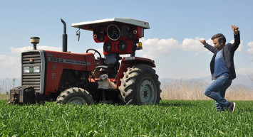 Çorum'da Çiftçi Tarlasını Sürerken Nesne Buldu: Ekiplere Haber Verdi