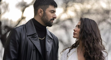 Demet Özdemir ve Engin Akyürek’ün ateşli sahnesi Adım Farah dizisine damga vurdu