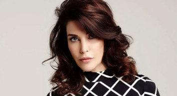 Deniz Akkaya'nın Sırrı Ortaya Çıktı! Güzelliğiyle Yıllara Meydan Okuyor