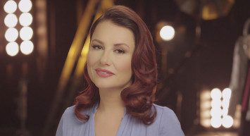 Deniz Seki’ye sahnede ölüm haberi! Kelimeler boğazına düğümlendi