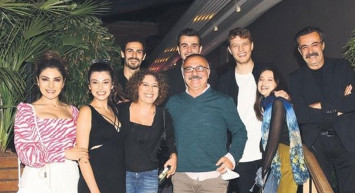 Destan dizisinin yıldız oyuncusu Elif Doğan'ın acı günü! Aldığı haberle kahroldu gözyaşlarına boğuldu